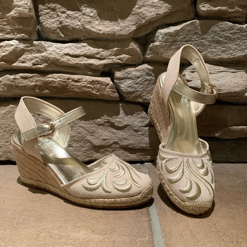 Naturalizer Phebe II 2 Wedge Espadrilles Tan Gold Print US 8W EUR 38